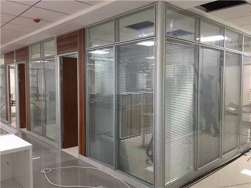 86款內(nèi)鋼外鋁雙玻百葉隔斷