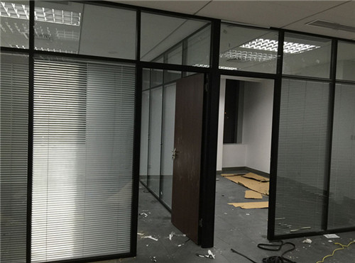雙玻百葉隔斷現(xiàn)場(chǎng)